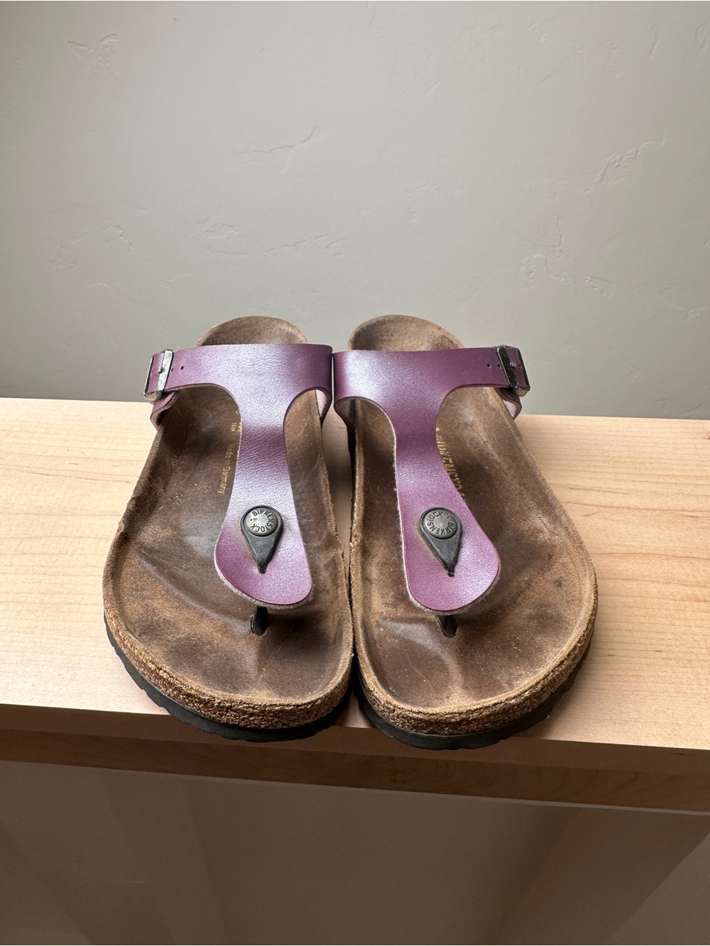 Birkenstock Gizeh Sandals Size 39 Metallic Lavendar